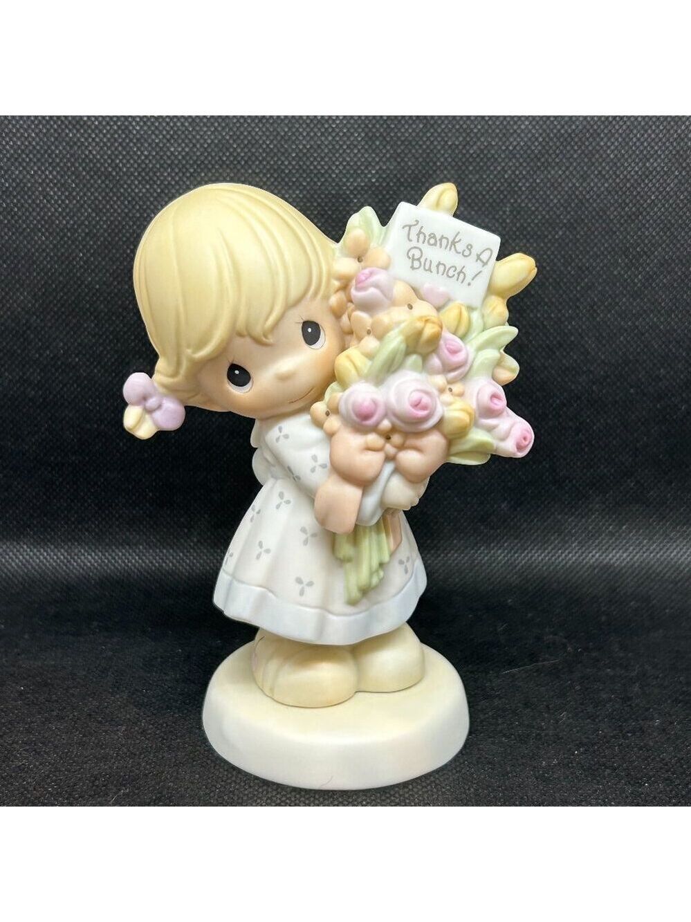 PRECIOUS Moments “Thanks a Bunch" 2000 Collector's Club Figurine